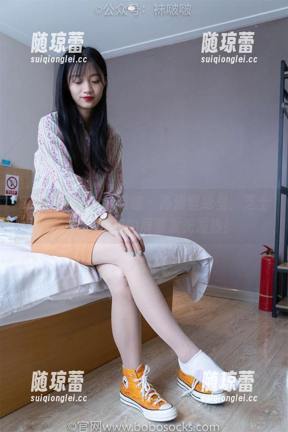 BoBoSocks袜啵啵 - 高清壁纸里，芝士的OL风让你的屏幕发光发热！