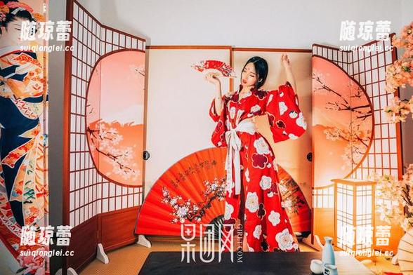 GIRLT果团网 - 职业装背后的酸甜苦辣：酸酱兔的最新作品更新，直击心灵！