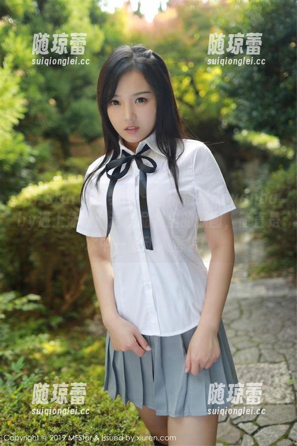 MFStar模范学院 - 当柳侑绮Sevenbaby遇上泳池：这作品集里的原图，简直是水中一幅动人画卷！