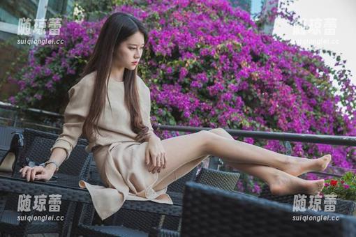 微密圈 - Sia不吃鱼又炸了半边天：美脚写真集更新，这是什么魔法？