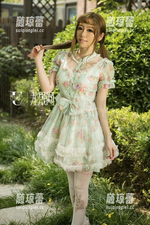 UGirls尤果网 - 杨晨晨最新写真更新：裸足的诗意，仿佛在轻声呢喃