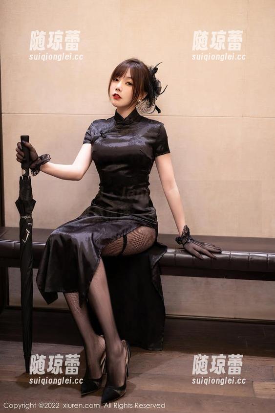 Xiuren秀人网 - Jennifer小若的纯白小宇宙：写真集精选，光影交织成的奇幻