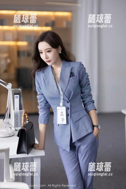 Xiuren秀人网 - 连衣裙的优雅颤动：陆萱萱cecillia写真里的故事碎片