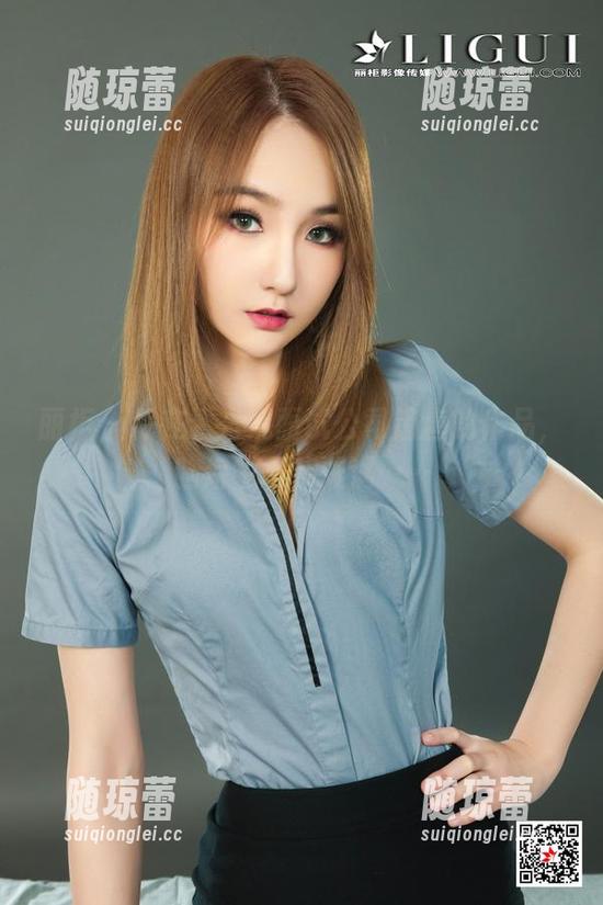 丽柜 - 我在看丹妮面试公司销售的作品，脑海中不停漩涡……