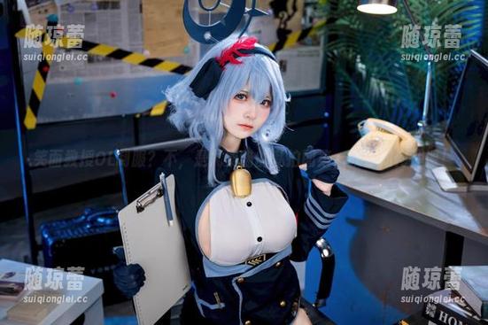 笑面教授OL制服？不，是九柒喵的私拍图集，教你如何翘课！