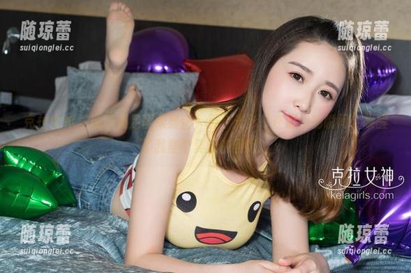 克拉女神 - 瑞莎美足图集最新，那个光影打在脚上的瞬间，唤醒了我整个夏天的回忆。