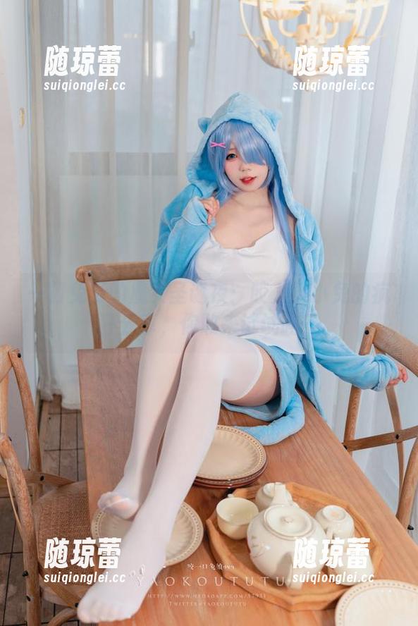 一口兔牙的魔女圣诞夜：咬人小小兔的疯狂分享，你敢来试试吗？