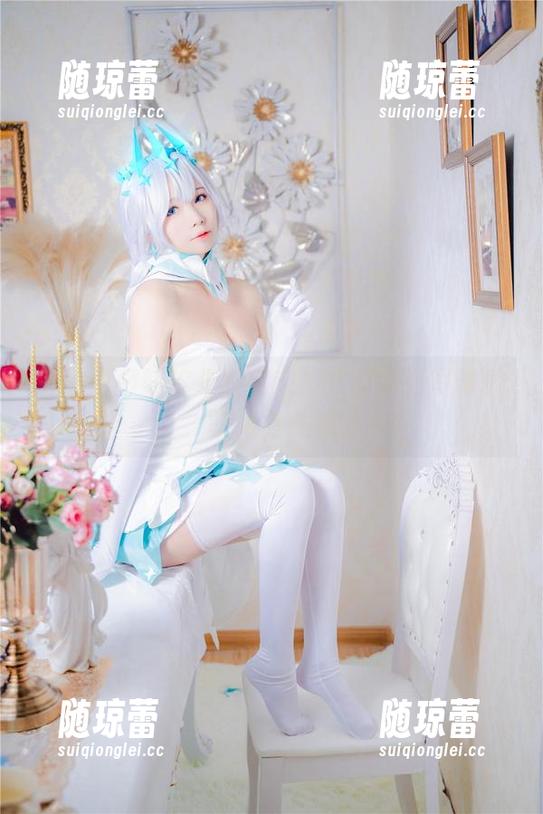 用墨玉M让你重新定义紫式部泳装写真的时尚与美感