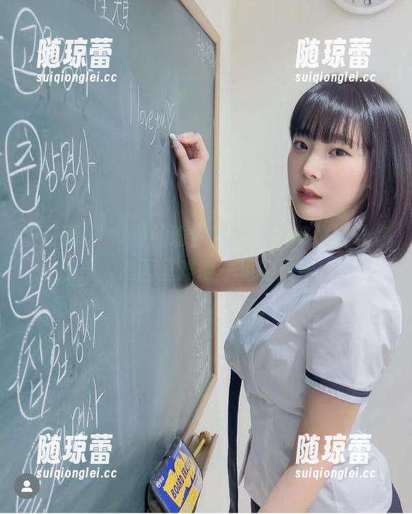 姜仁卿(강인경)的瑜伽套图，COS也能让你感受‘漫画里难得一见的放松’！