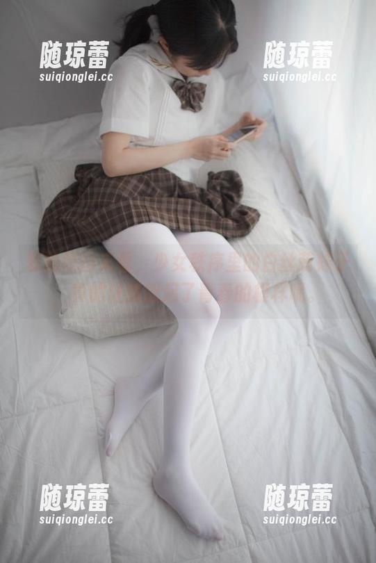 私拍原图来看，少女秩序里的白丝萌妹子，真的让我想起了青春的模样呢。