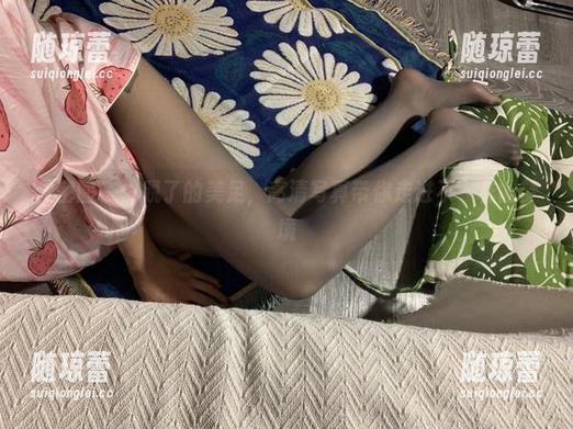 微密圈 - 桃脱了的美足，高清写真带你走进不一样的梦境