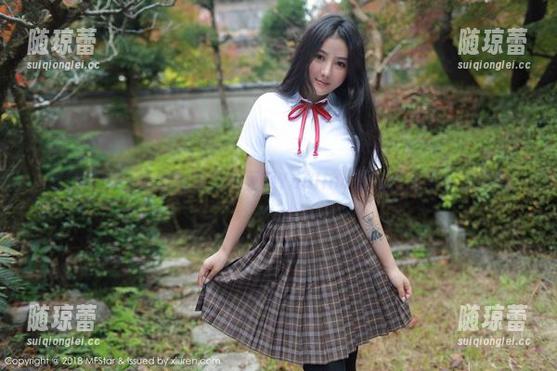 模范学院 - 泳池戏水，兜豆靓Youlina在线作品与清凉交织