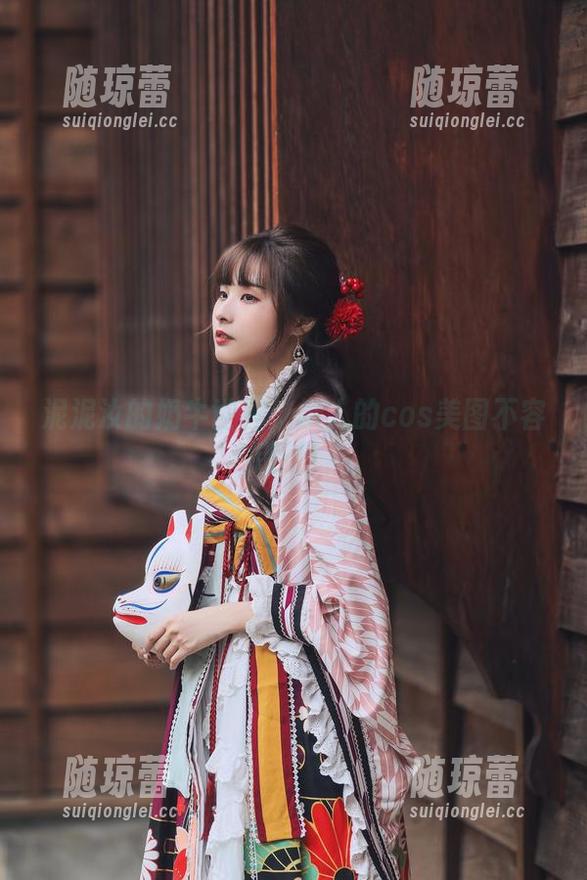 泥泥汝的奶牛世界：撩人的cos美图不容错过！