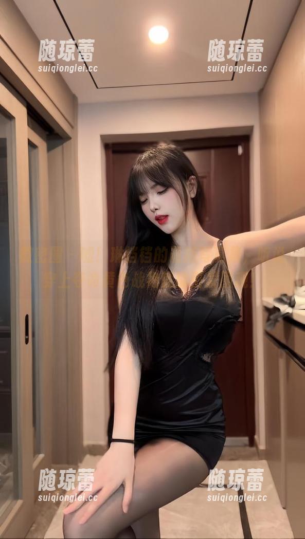 微密圈 - 嘘！琳铛铛的最新写真集，听说穿上夺命黄色战袍就能引发围观！