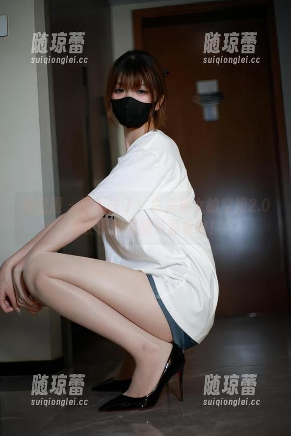 微密圈 - 忍不住了！白龙猫女的空姐2.0加长黑丝原图资源来啦！