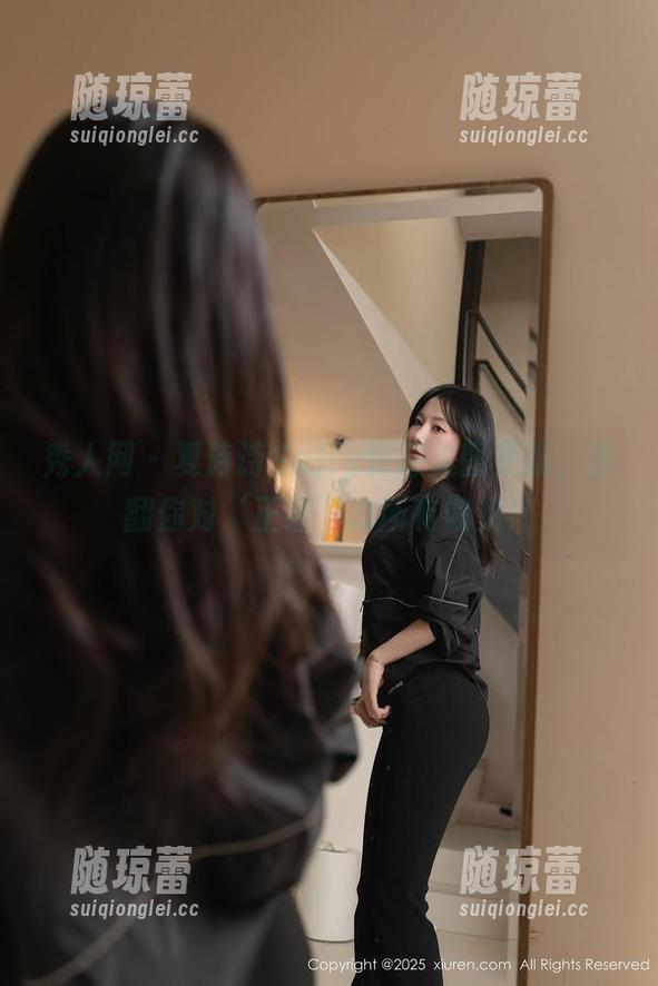 秀人网 - 夏诗诗Sally制服美图更新，推翻你对‘正经’的所有偏见！