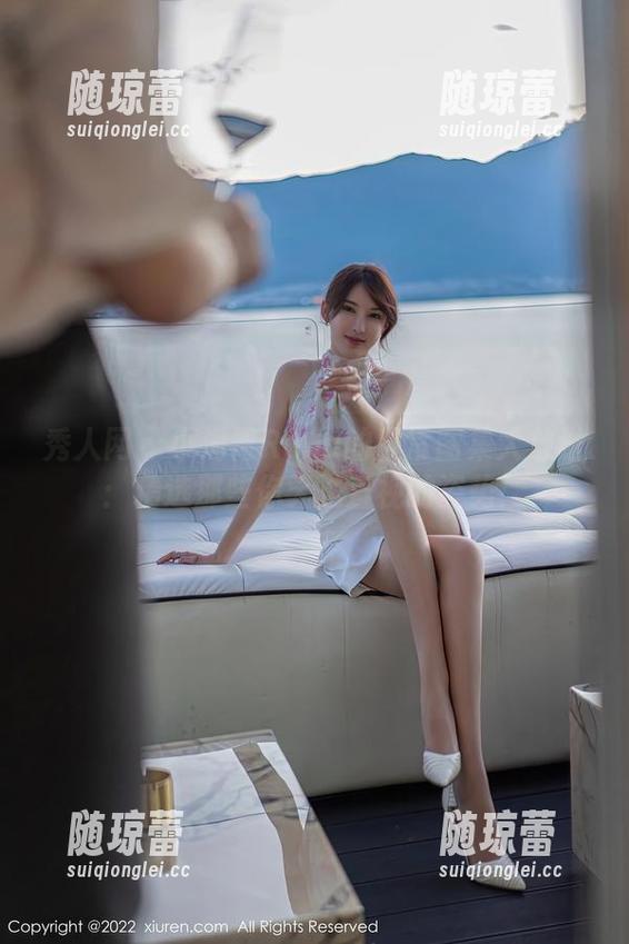 秀人网 - 小海臀Rena的日常图集大放送：精选那些你无法直视的姿势！