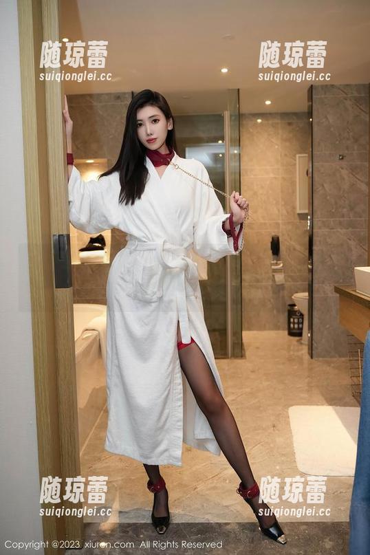 秀人网 - 私房里的小海臀Rena：女仆学的完全有点迷糊的原图！