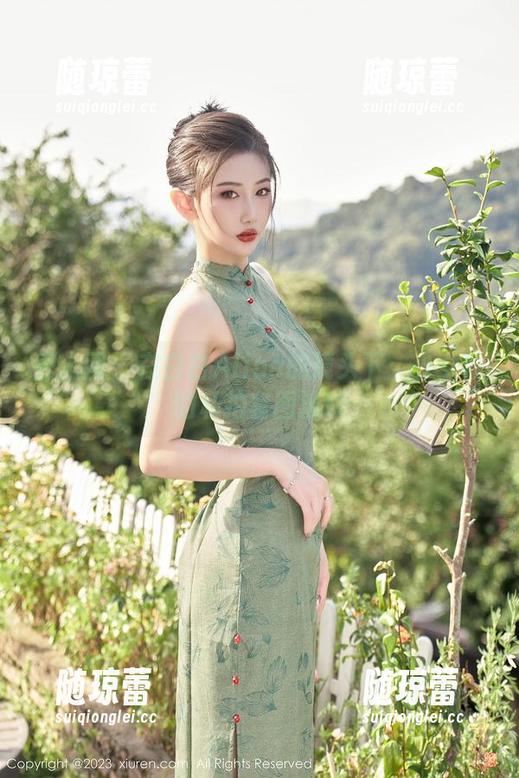 秀人网 - 在白白Alina的镜头下：少女般的私拍套图流转