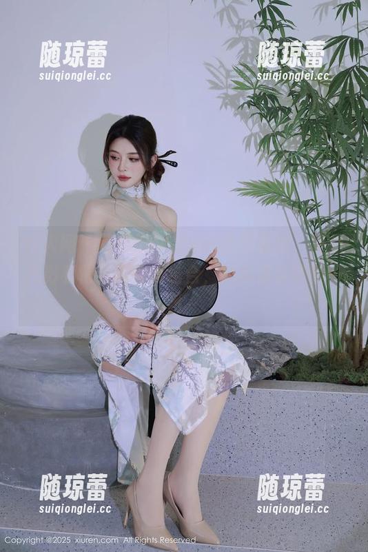 秀人网 - 萌琪琪Irene的吊带私房，真是光影和情绪的完美结合，想要亲自体验一番～