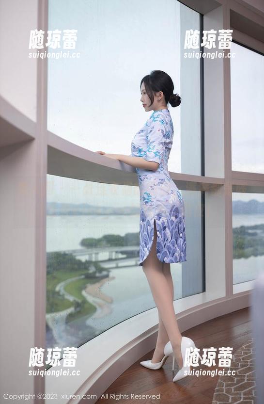 秀人网 - 一张连衣裙的图册，满满都是陈念灵Vickyao的欢乐与俏皮！