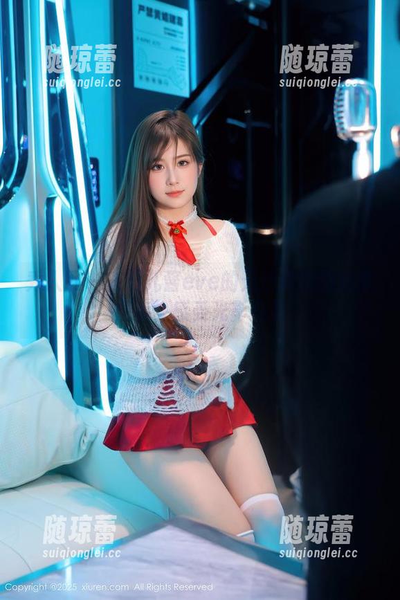 秀人网 - 在雨儿酱eve的天使作品图库里漫步，感受光影交织