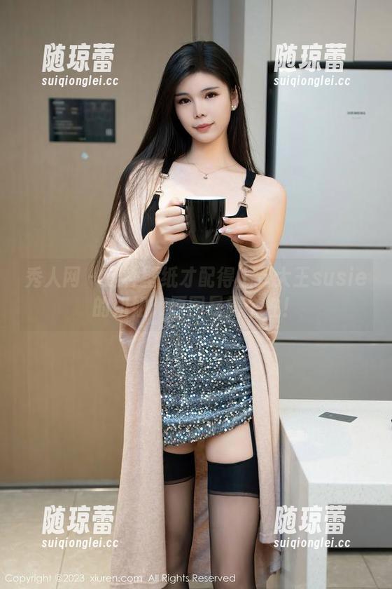 秀人网 - 这种壁纸才配得上雯大王susie的姐姐：原图暴露个性！