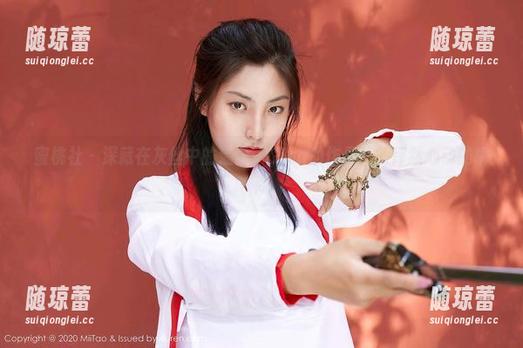 蜜桃社 - 深藏在灰丝中的温柔：Gina的作品让人怦然心动的瞬间
