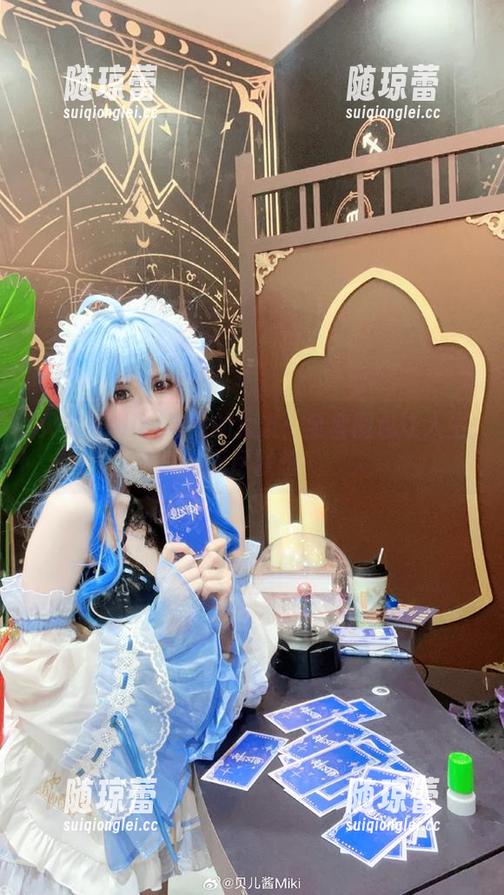 贝儿酱Miki与她的女友：全套图包让人生出无尽联想！
