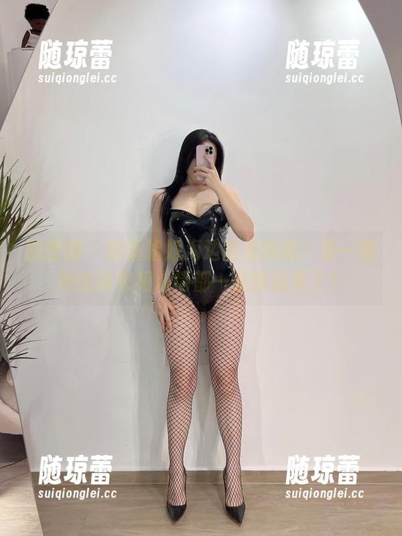 微密圈 - 铁锤姐姐海边高清瞬间：那一刻她的泳衣和心情都一起飘起来了！