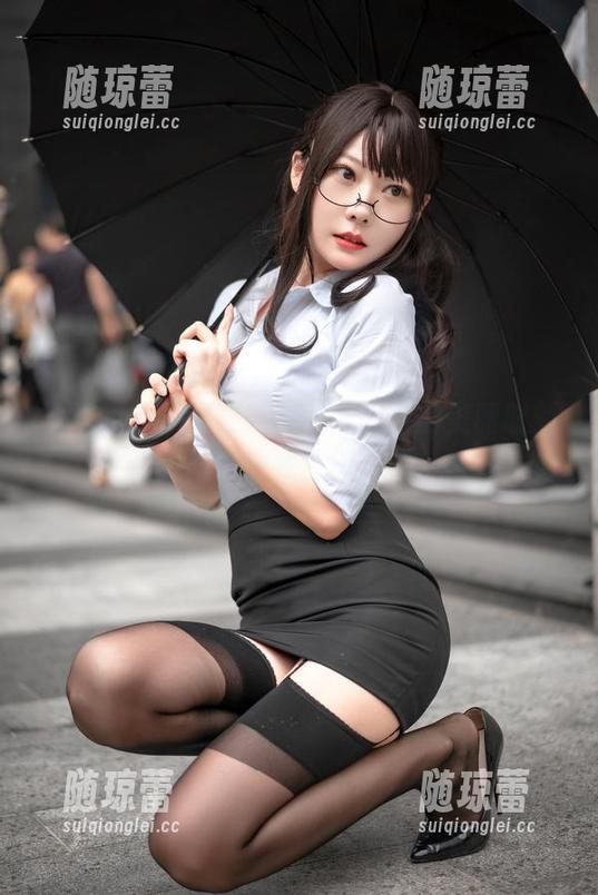 学妹的私拍图集：香草喵露露的美丽时刻，简直让我怀疑人生！