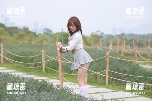 魔镜街拍 - 最新的凯恩写真，套图中的光影交错，心情也跟着点亮起来了。
