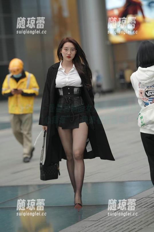 魔镜街拍 - 曼曼和她的女友——这组原图让人“心痒痒”，快来看作品集！
