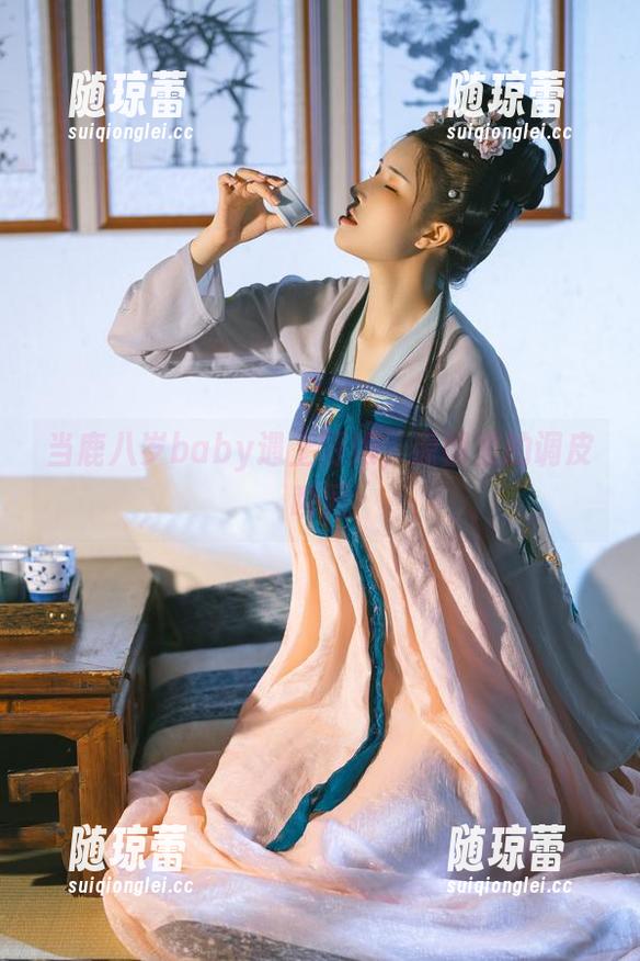 当鹿八岁baby遇上厨娘，原图里的调皮瞬间